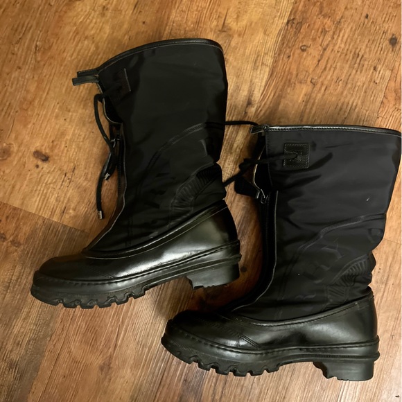 Burberry Winter Boots Sz 6 ✨Like New Condition✨ - Picture 5 of 9